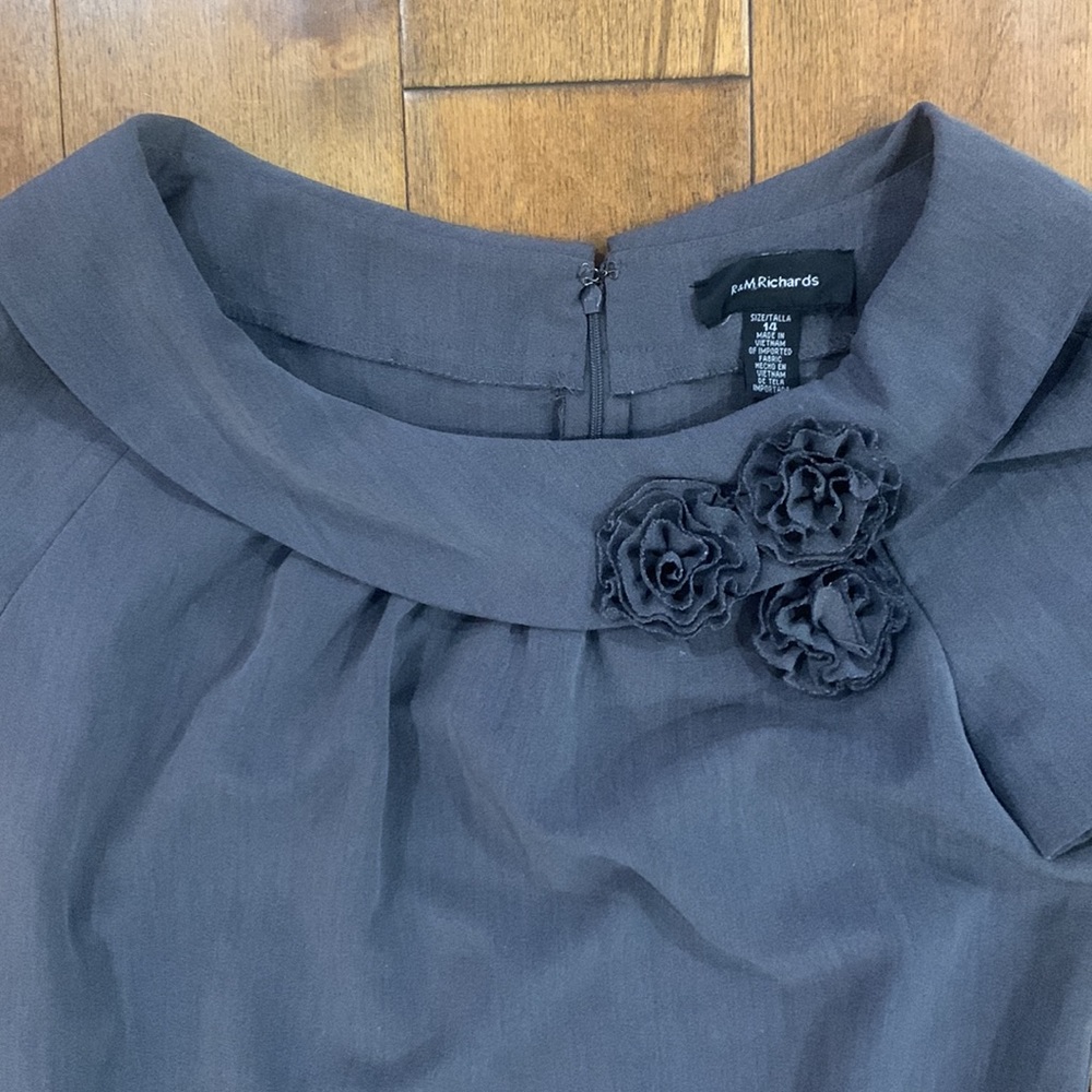 R&M RICHARDS GRAY DRESS WITH ROSETTES - Picture 3 of 6
